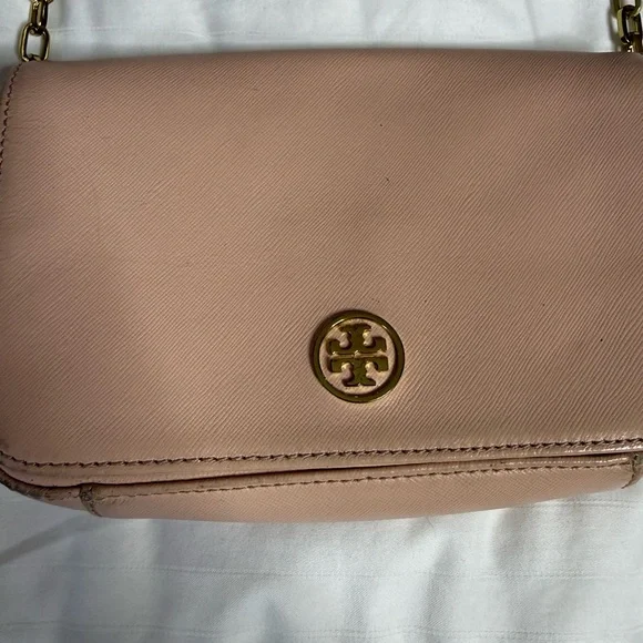 Tory Burch Blush Crossbody Bag with Gold Chain - Picture 2 of 8